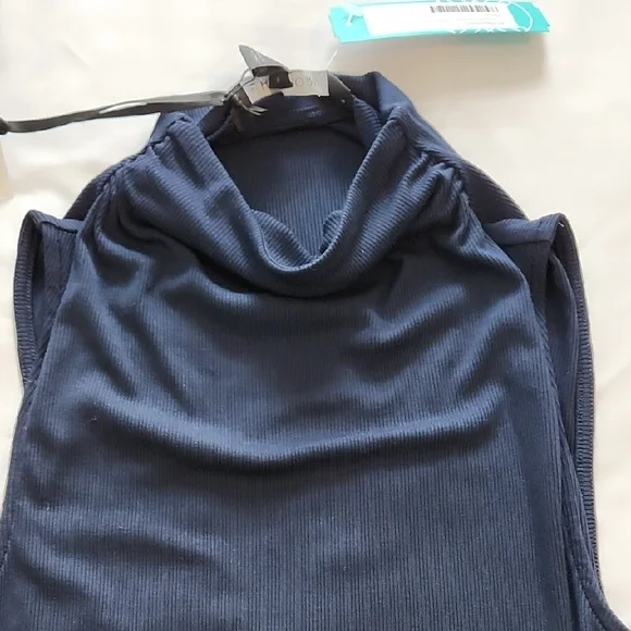 Sleeveless Navy Mock Tank Top - Picture 4 of 8